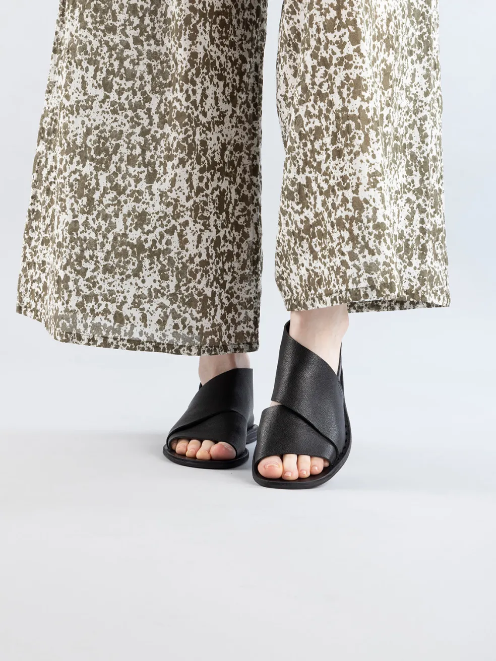 Best Officine Creative ITACA 046 - Leather Peep Toe Shoes BLACK